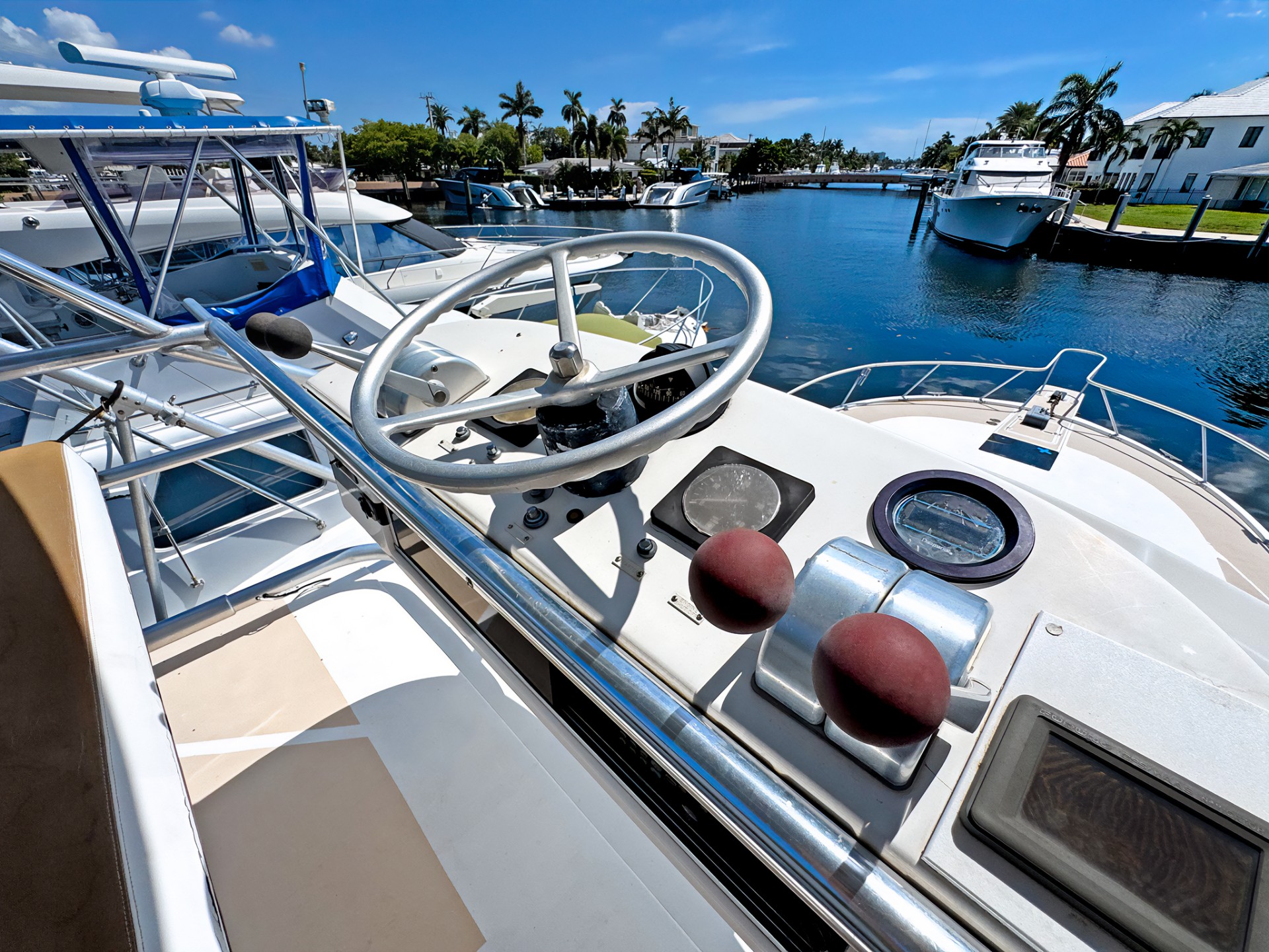 Yacht Photo 28